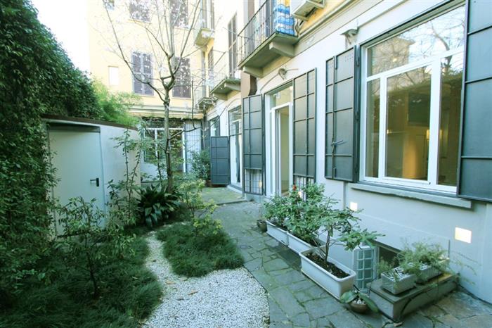 location in milano citta con giardino privato